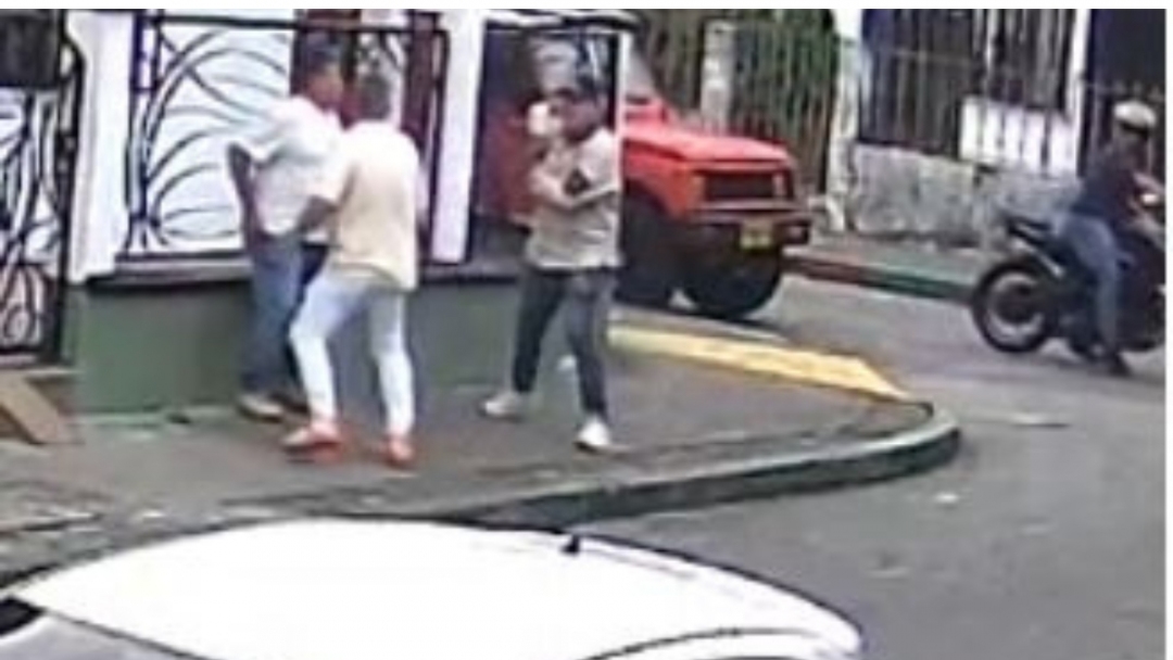 Cámaras captan hurto de cadena a plena luz del día en San Fernando, Cuba