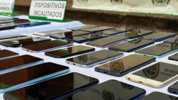 Golpe al comercio ilegal: incautan celulares robados y accesorios falsificados