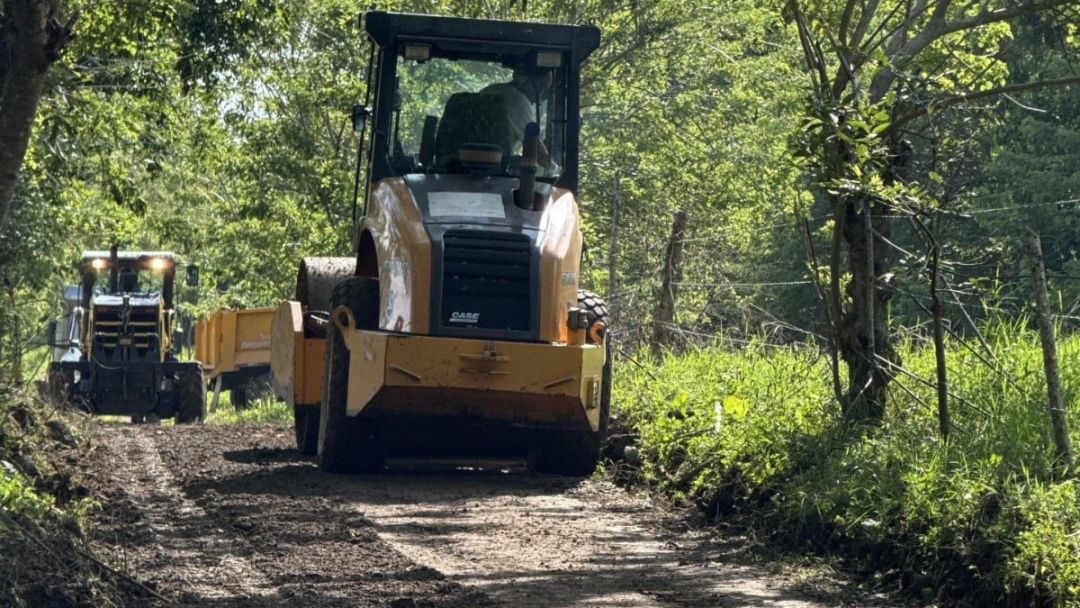 Avanzan trabajos de mantenimiento vial en zonas rurales de Pereira