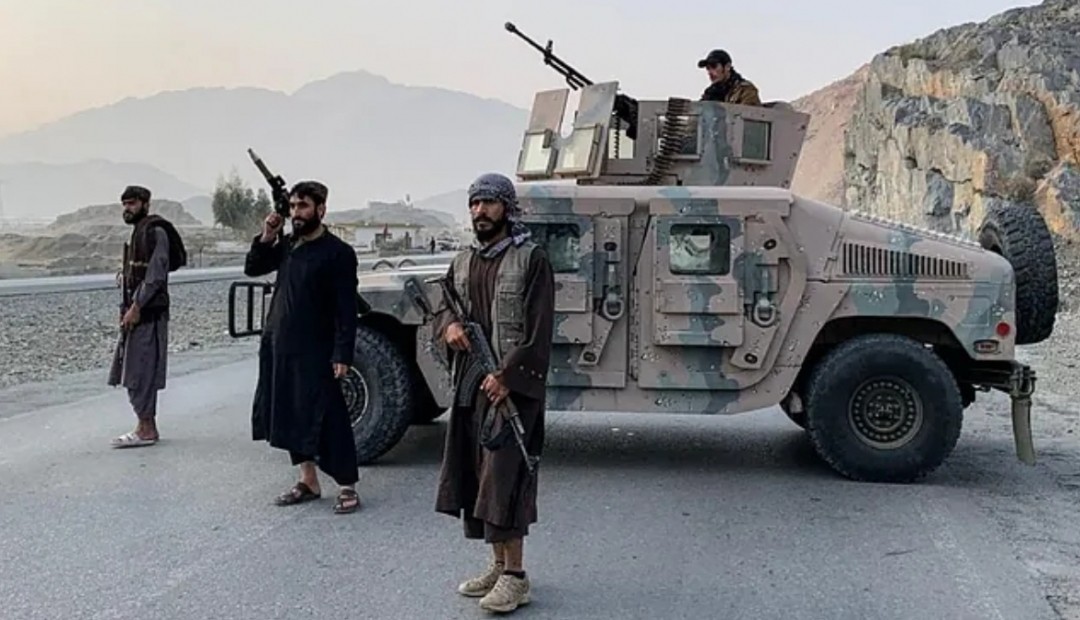 Pakistán declara “guerra abierta” contra Afganistán tras bombardeos