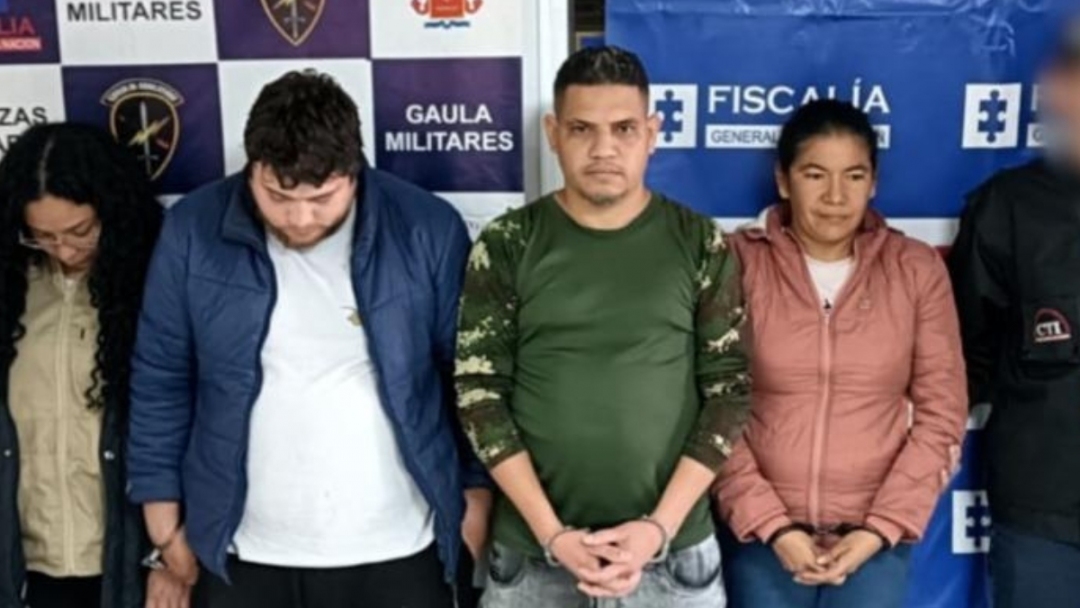 Cae banda que fabricaba huellas de látex para suplantar personas y sacar créditos