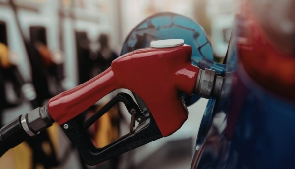 Precio de la gasolina en Colombia podría subir por crisis en Medio Oriente