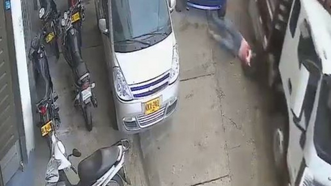 Camión sin frenos atropelló a motociclista en Ocaña y sobrevivió de milagro