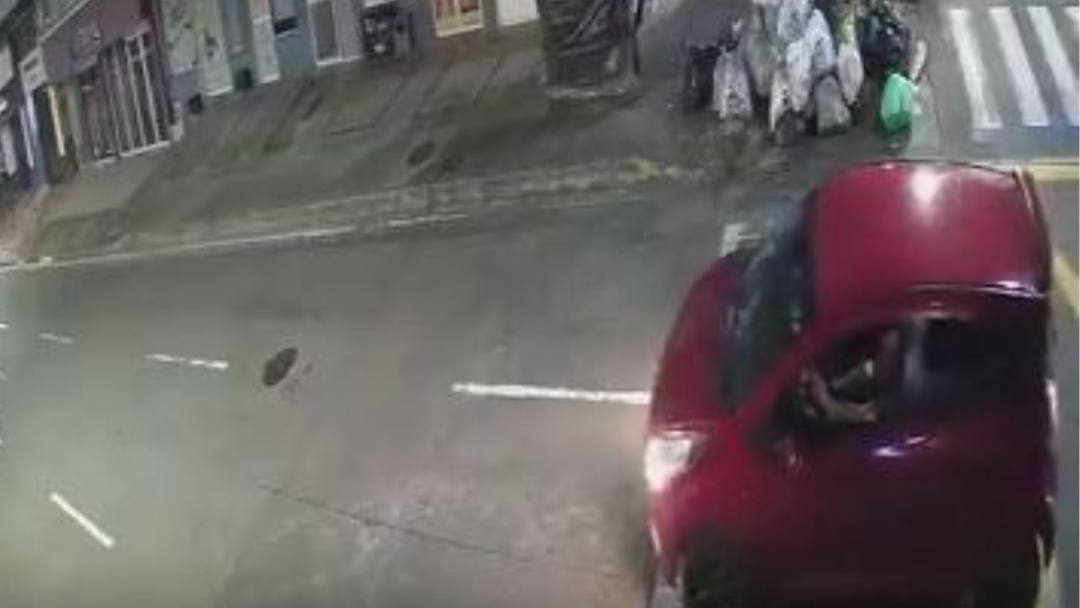 Conductor arrolla a joven en patines y huye tras el accidente en Pereira