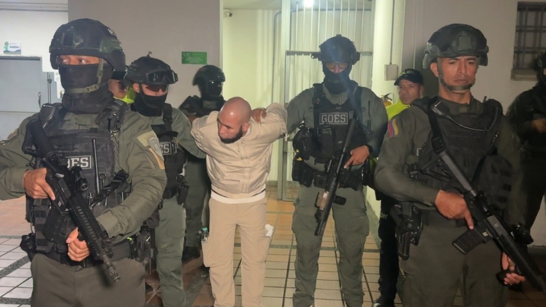 Alias “Cakin” es trasladado a Bogotá mientras avanza su extradición