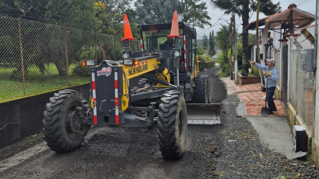 Maquinaria en acción por el campo Pereirano