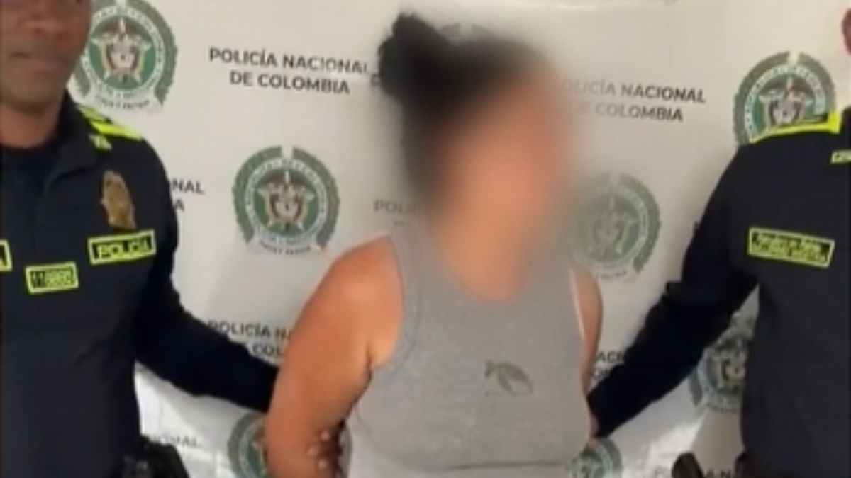 Sorprenden a mujer con nueve cédulas falsas cuando intentaba cobrar subsidios