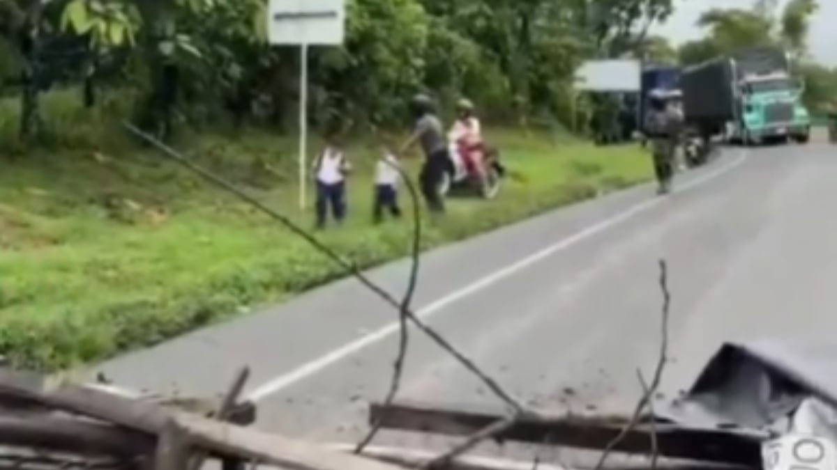 Reportan nuevo bloqueo en la vía Buga Buenaventura por protestas