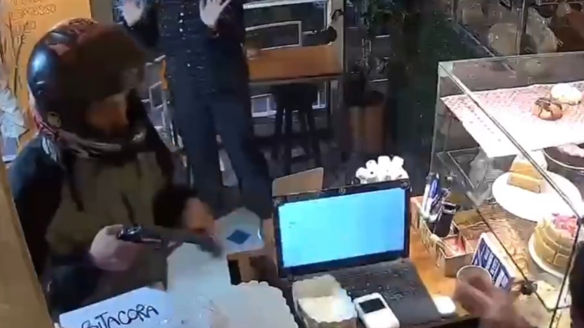 Delincuentes armados hurtaron dinero y objetos de valor en menos de un minuto