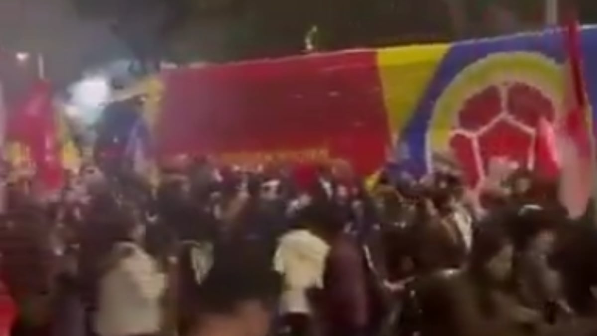Bus de la Selección Colombia terminó rodeado por manifestantes en Bogotá