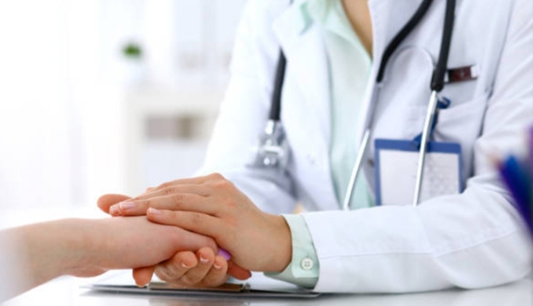 Enfermera fue suspendida de su profesión por acostarse con un paciente que acabó muerto