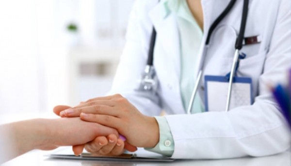 Enfermera fue suspendida de su profesión por acostarse con un paciente que acabó muerto