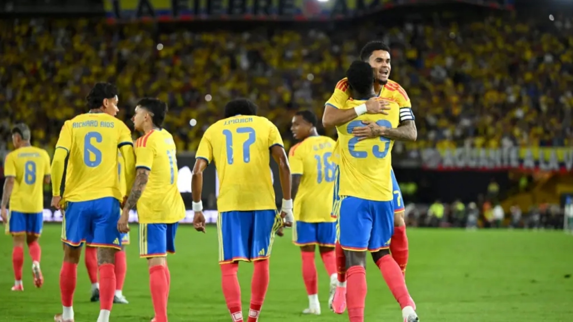 Con el corazón en la mano y la gloria en la mira Colombia sella un pase histórico a dieciseisavos