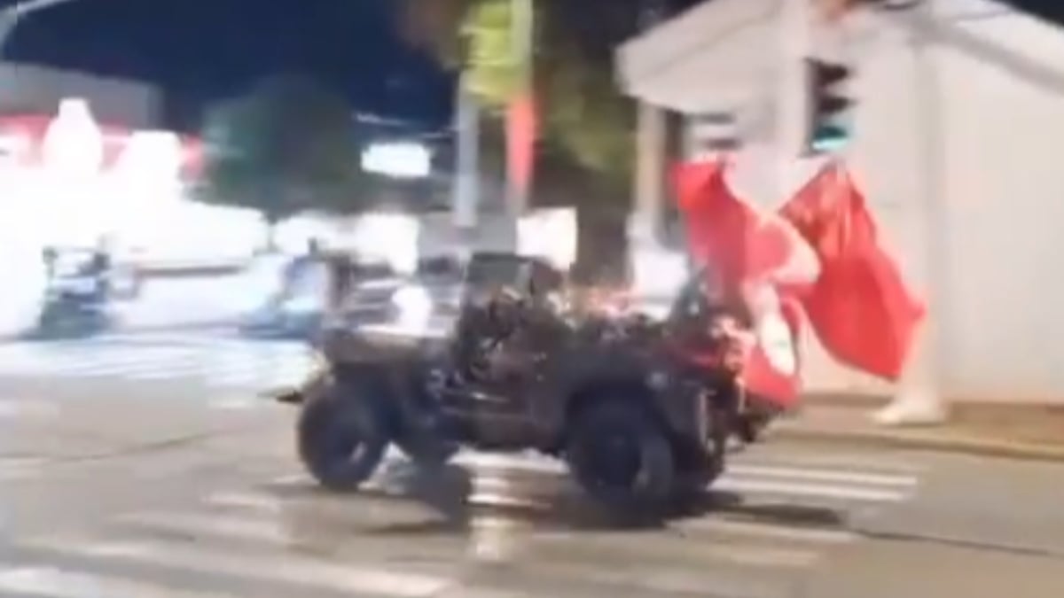 Imagen de Repudio en Valledupar por caravana de jeeps antiguos con simbología y uniformes de la Alemania nazi