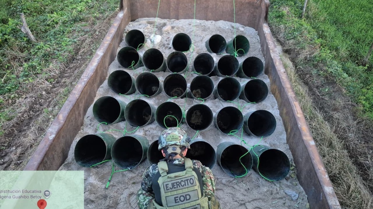 Imagen de Ejército neutraliza camión bomba abandonado frente a un colegio indígena en Tame, Arauca