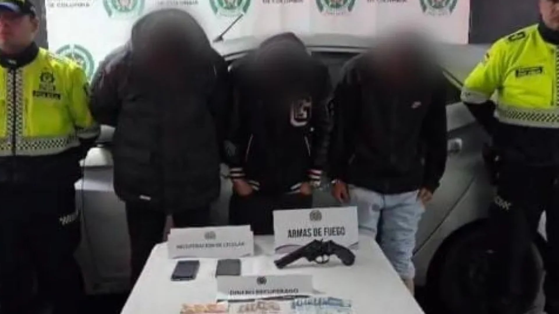 Imagen de Persecución en Bogotá termina con tres capturados por robo a mano armada en un local comercial