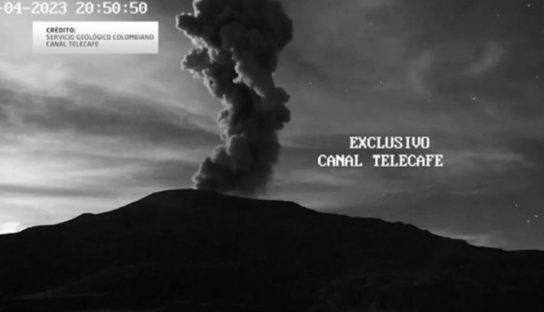 Captan fenómeno incandescente en el Nevado del Ruiz