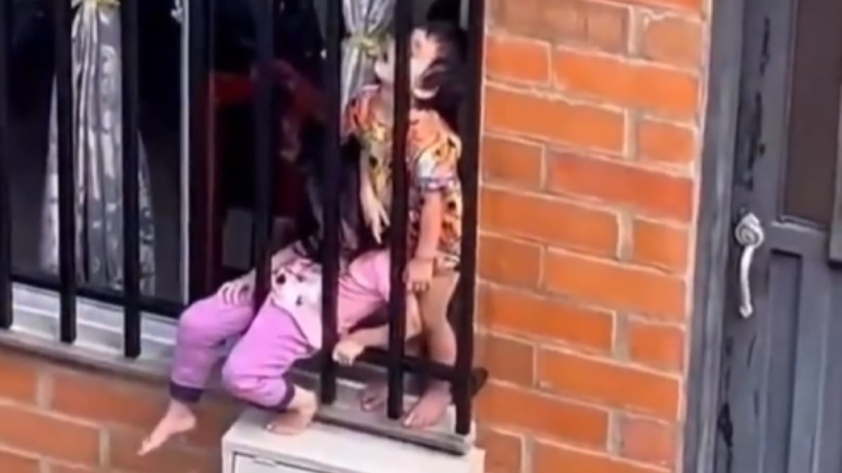 Indignación en Santa Rosa de Cabal por niños dejados atrapados entre una ventana y las rejas como ca
