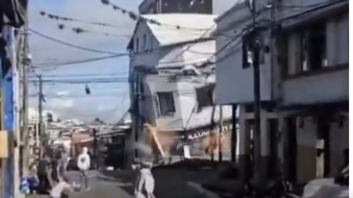 Imagen de El dramático derrumbe de una casa de tres pisos en la calle 26 con carreras 10 y 11 en Pereira