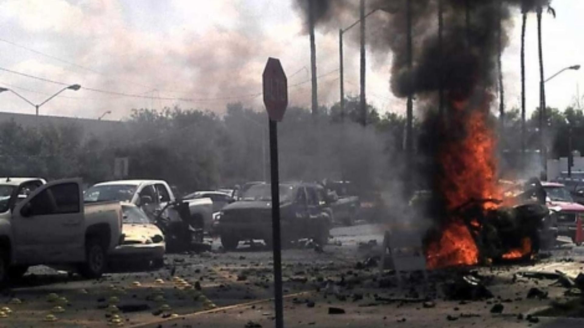 Estalla vehículo con explosivos frente a comisaría en plenas fiestas patronales en Zacatecas, México