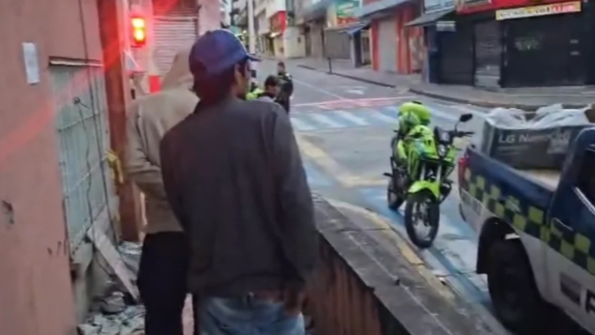 Policía retira a habitantes de calle que intentaban ingresar a edificios evacuados