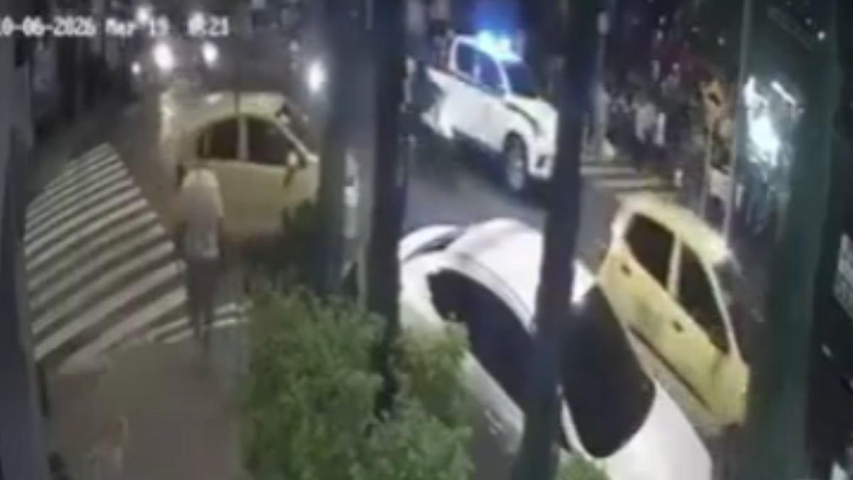 Adulta mayor muere arrollada por menores en motocicleta y comunidad quema el vehículo