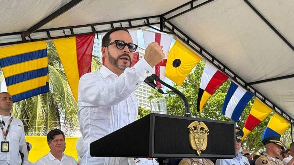 El presidente Abelardo de la Espriella aparta de su cargo al comandante de la Policía de Santa Marta