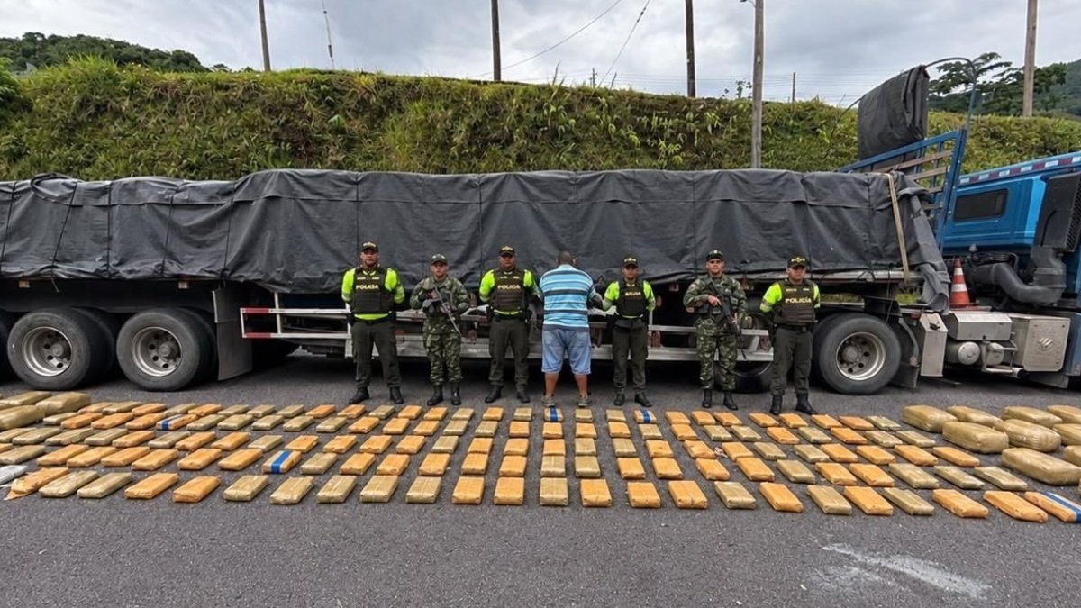 Imagen de La Policía y el Ejército incautan 332 kilos de marihuana tipo creepy en el peaje Pipiral del Meta