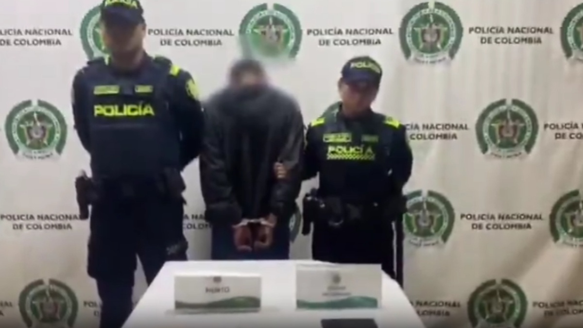 Capturan en flagrancia a un sujeto que hurtó a una mujer y a un menor de edad en un bus