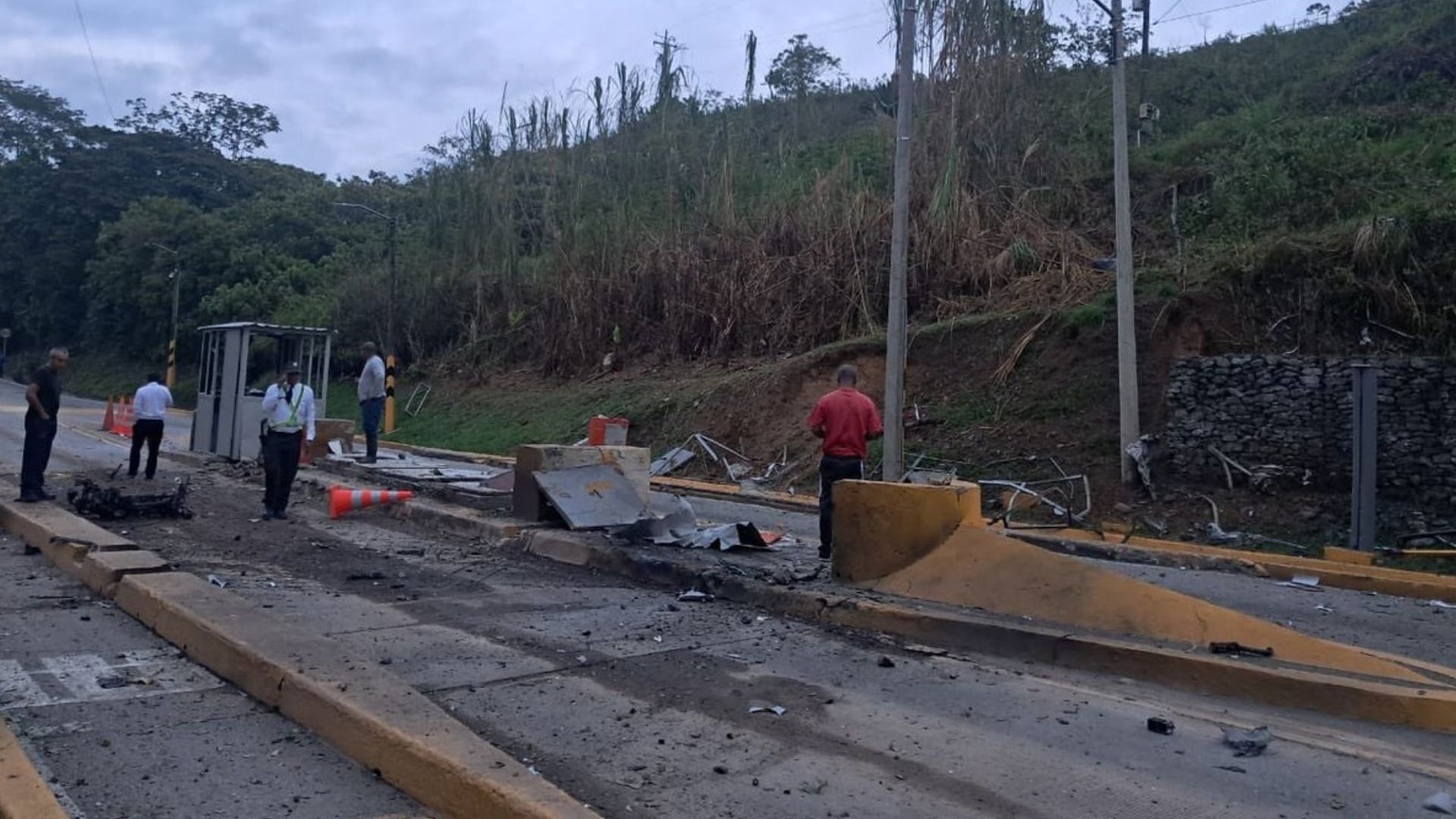 Segundo ataque terrorista contra el peaje El Mango paraliza el tráfico hacia Nariño