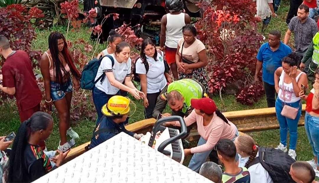 Una estudiante de la UTP, grave tras accidente de jeep