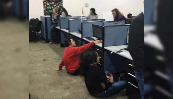 Call center en México le quita las sillas a sus empleados por no vender lo suficiente