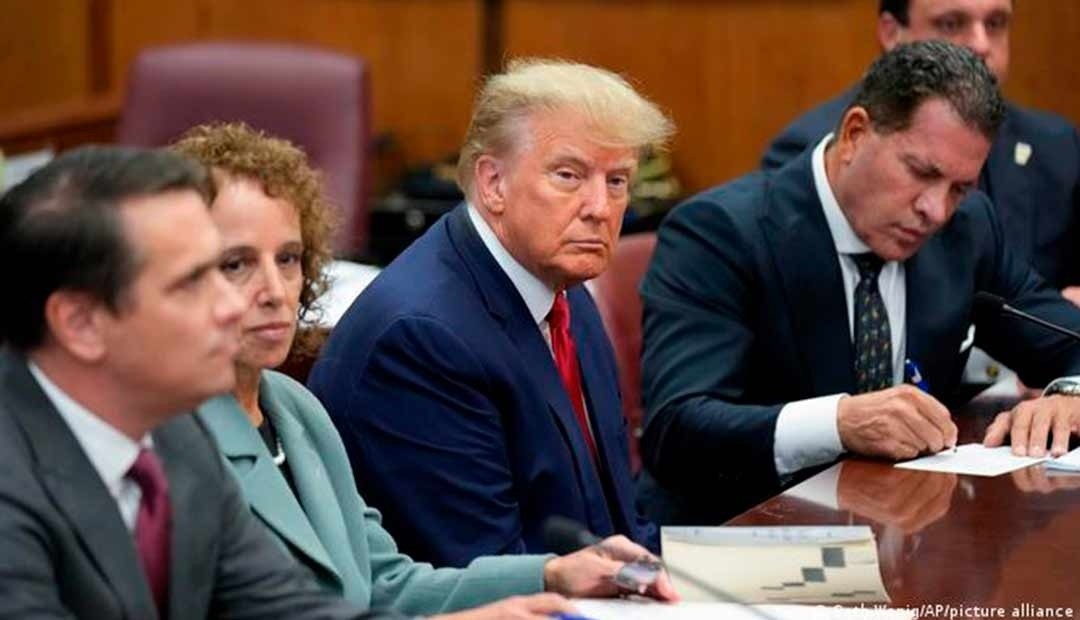 La primera foto de Donald Trump en la corte por escándalo con actriz porno