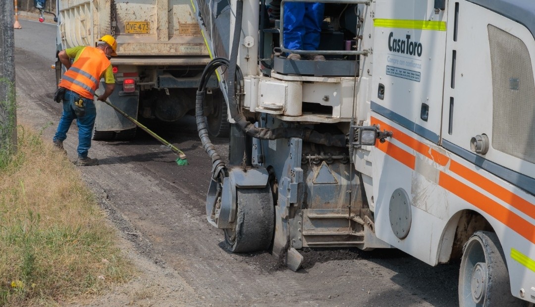 El alcalde Carlos Maya habla sobre las vías que están arreglando