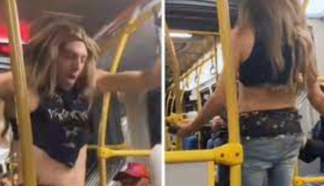 Bailó y cantó en el TransMilenio y hasta el conductor se unió