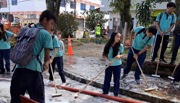 Aseo Pereira lideró nueva jornada de limpieza en el parque los leones, del barrio Las Mercedes en Cuba 