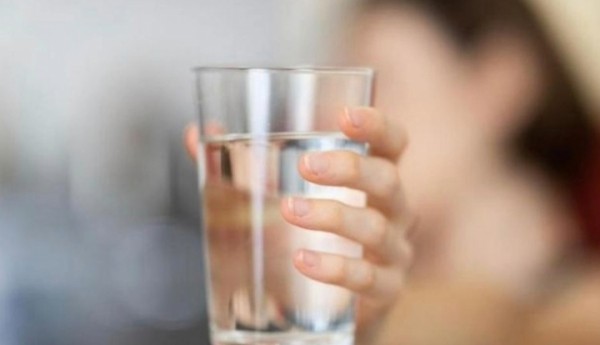 La importancia del agua para la salud y cantidad recomendada de consumo