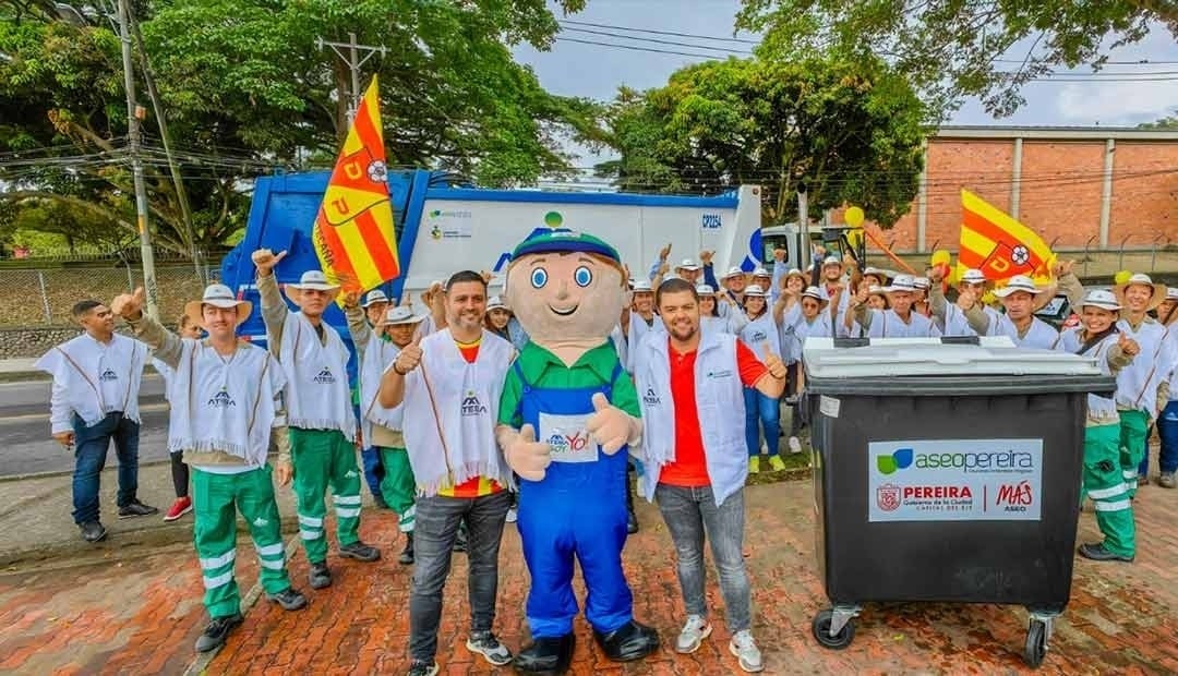 70 nuevos contenedores para la zona céntrica y otro carro recolector entran en funcionamiento en Pereira