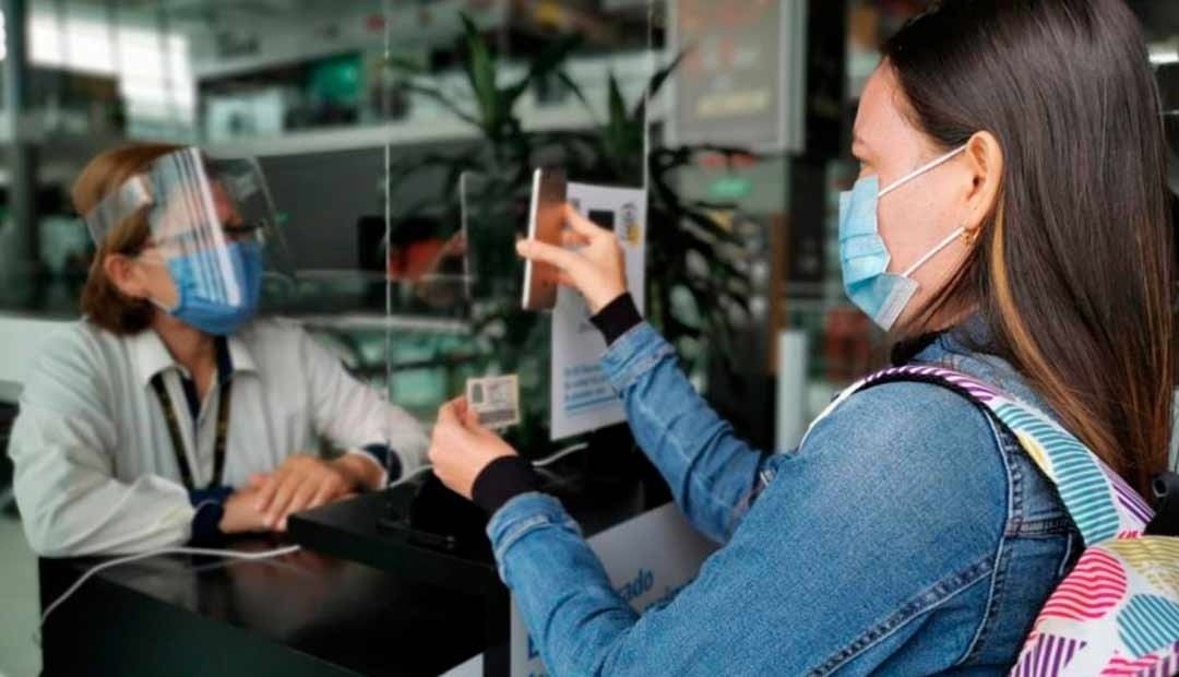 Eliminan el uso obligatorio de tapabocas en aeropuertos y aviones en Colombia