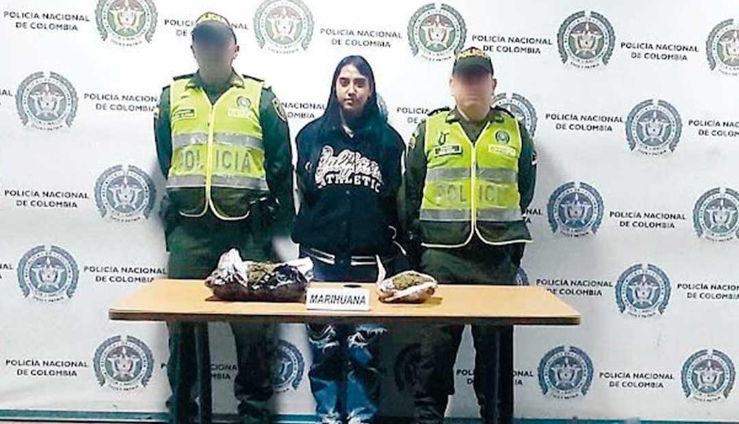 La detuvieron con 2 kilos de marihuana en una maleta en el bus