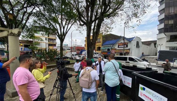 Iniciaron operaciones en la ciudad los 70 contenedores nuevos y el camión recolector de residuos