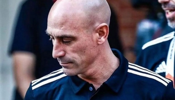Luis Rubiales renuncia a la Federación Española de Fútbol