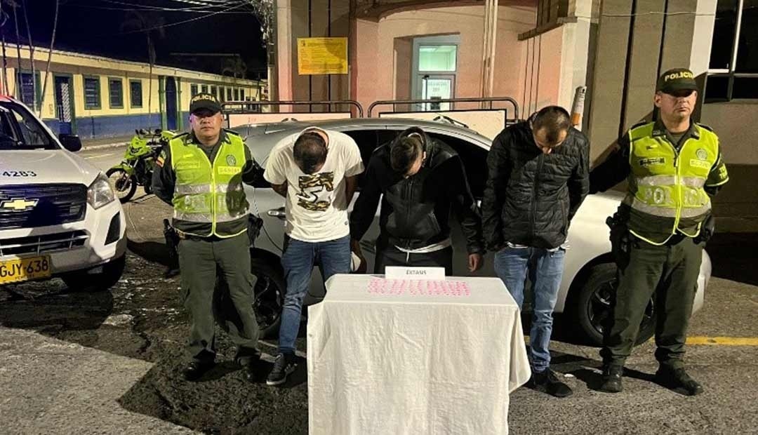  Transportaban 5 millones de pesos  en droga sintética 