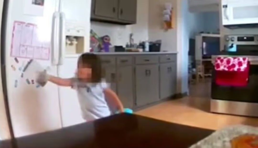 Mamá registra un impactante encuentro de su bebé con lo paranormal: ¿Amigo imaginario o algo más?