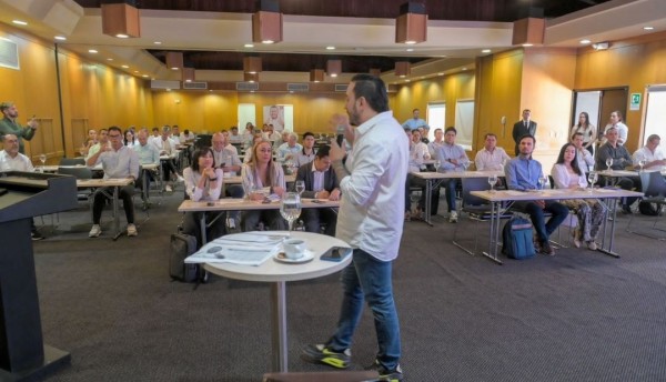 Juan Diego socializó su programa de gobierno con gremios y empresarios