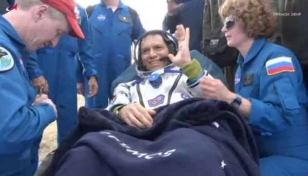 Un astronauta salvadoreño de vuelta a casa después de una épica estancia en el espacio