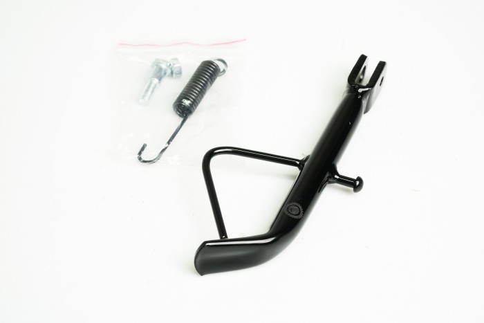 PATA LATERAL CASSARELLA TVS NEO NX110/DAZZ110/ROCKZ CON TORNILLO Y RESORTE