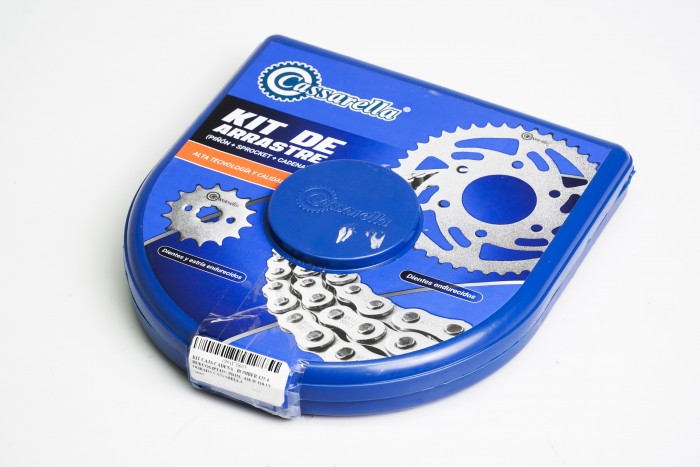 KIT CAJA CADENA - BOMBER 125 4 HUECOS (PT42C-PD15C-428-H-110-C) DORADA CASSARELLA