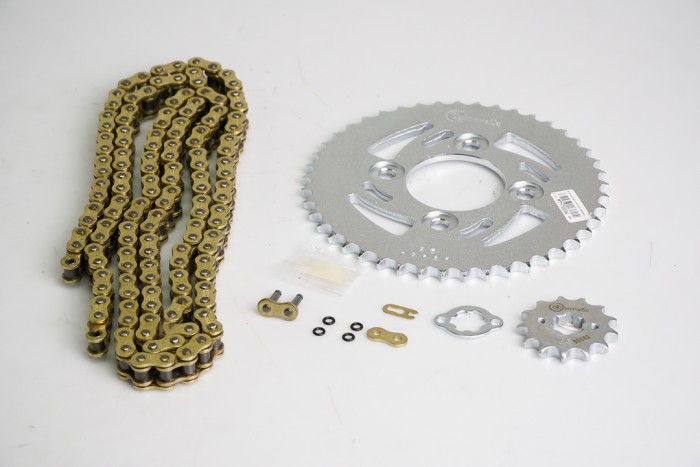 KIT CAJA CADENA - APACHE 160 4 VALVULAS/ 4 HUECOS (PT45C-PD13C-428-H-138-C) DORADA O´RING CASSARELLA