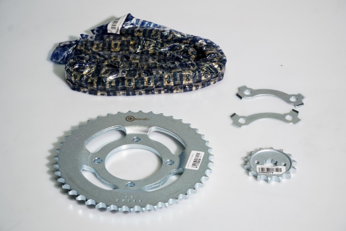 KIT CAJA CADENA - MACH 110 4 HUECOS (PT43C-PD14C-428-H-110-C)  CONCAVO DORADA CASSARELLA